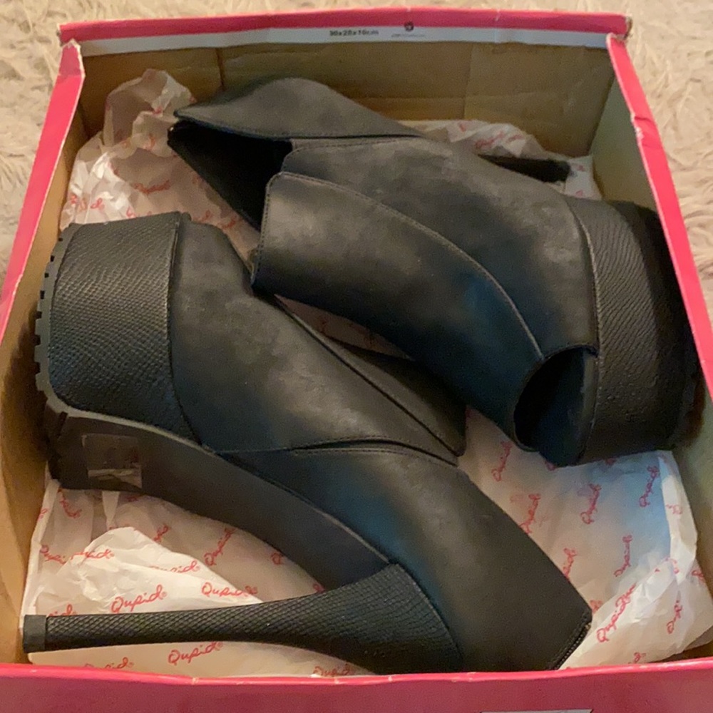 Platform Heels - Picture 2 of 6